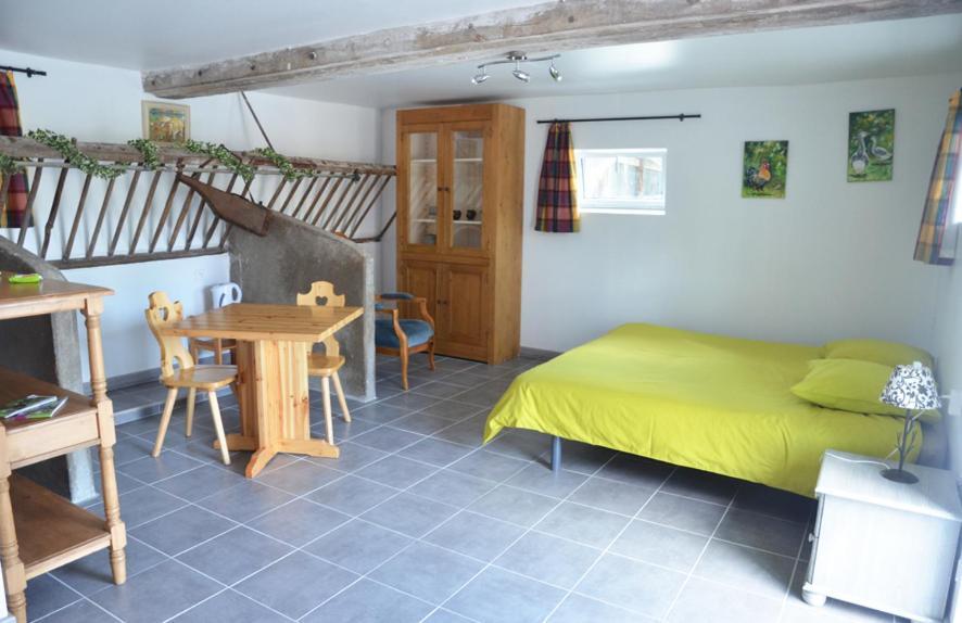 La Petite Ferme Bed and Breakfast Mazé Eksteriør billede